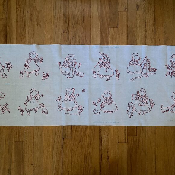 Set/Lot 12 Embroidered Sunbonnet Sue Quilt Blocks - Picture 1 of 5